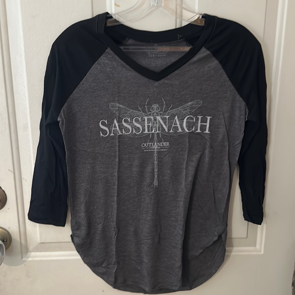 OUTLANDER THE SERIES SASSENACH RAGLAN 3/4 SLEEVE TOP: BLACK/GRAY: NWOT: SZ S